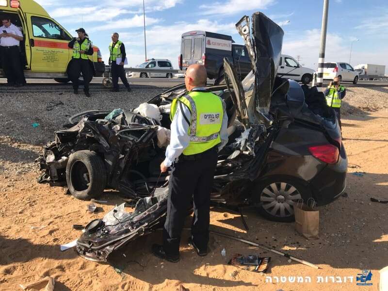 הרוג בתאונת הדרכים ליד בית עזרא // צילום: דוברות המשטרה